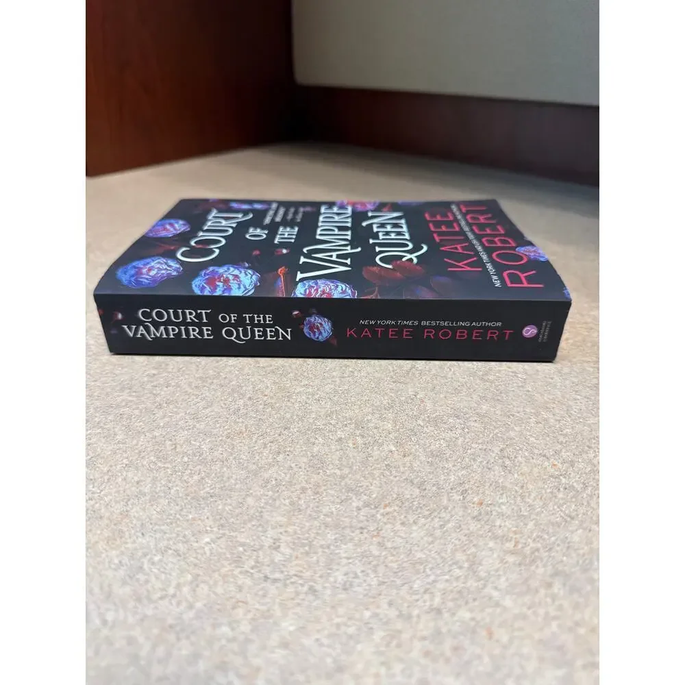Court of the Vampire Queen Katee Robert‎ New York Times Bestselling Author Paper